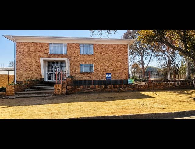2 BEDROOM FLAT FOR SALE IN VANDERBIJLPARK CW 6